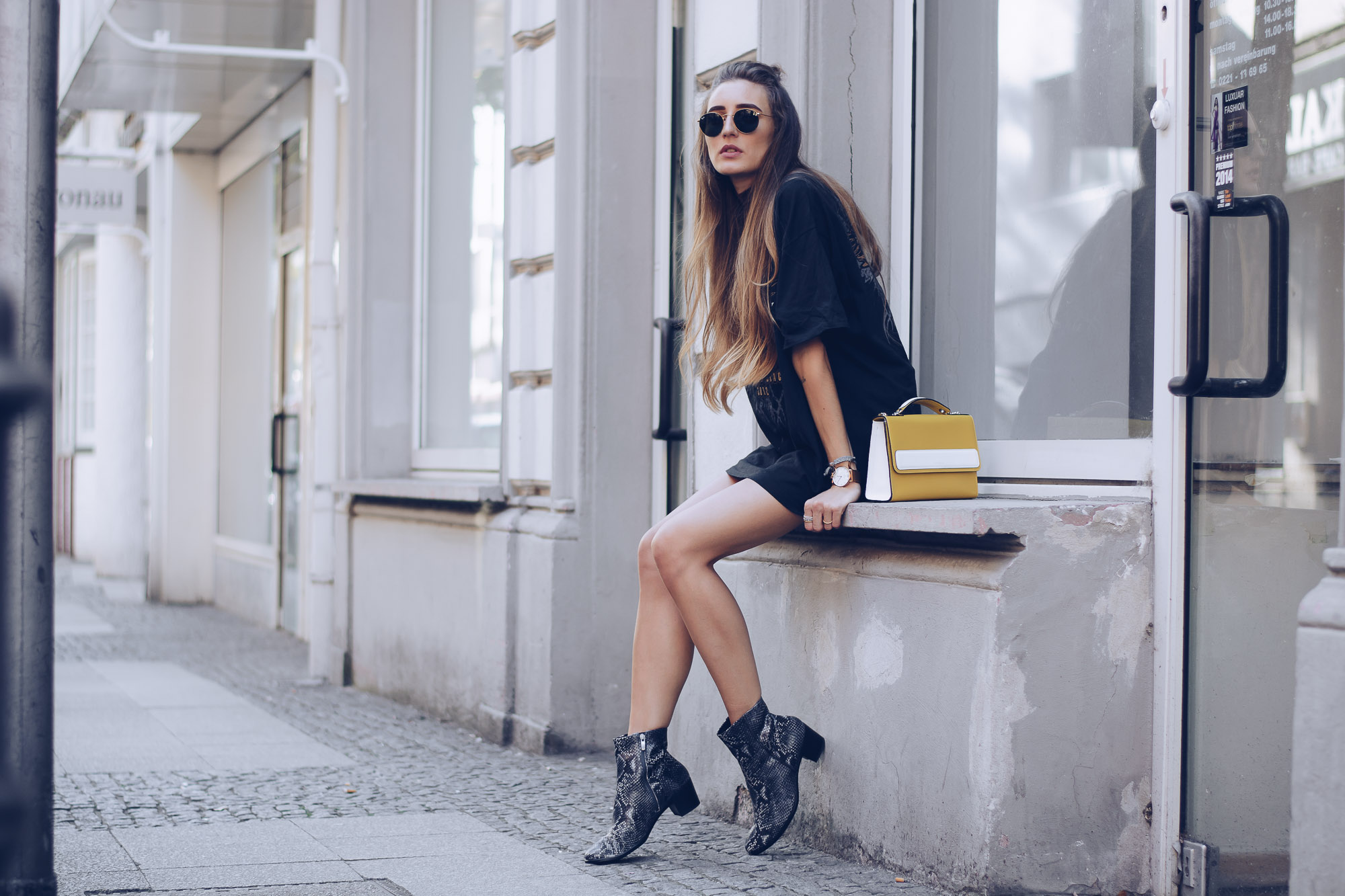 black chelsea boots outfit women