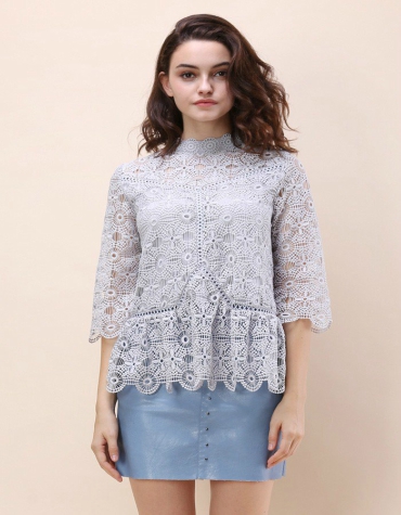 Crochet top with three-quarter sleeves in grey