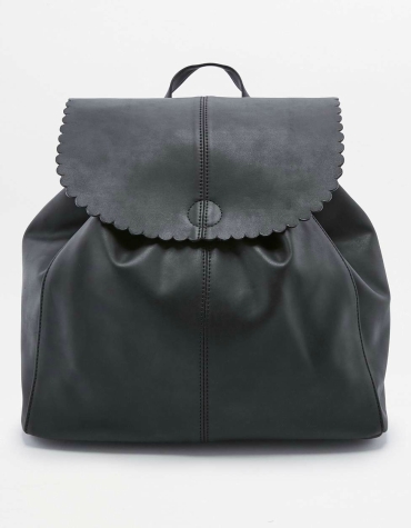 Black scallop-edge backpack
