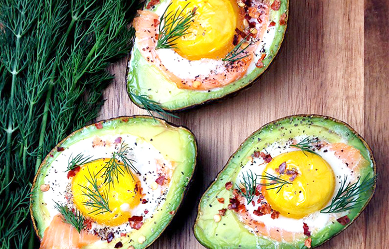 low carb breakfast idea: baked eggs in avocado