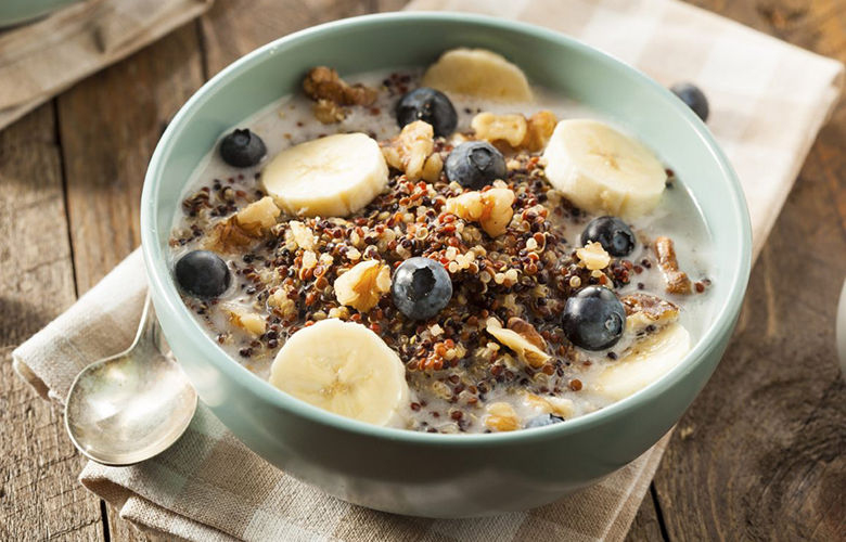low carb breakfast idea: quinoa bowl