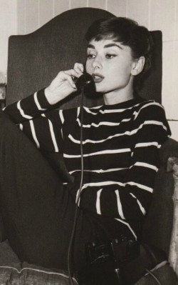 Audrey Hepburn winter / autumn style, striped sweater with black pants at home - shop the look