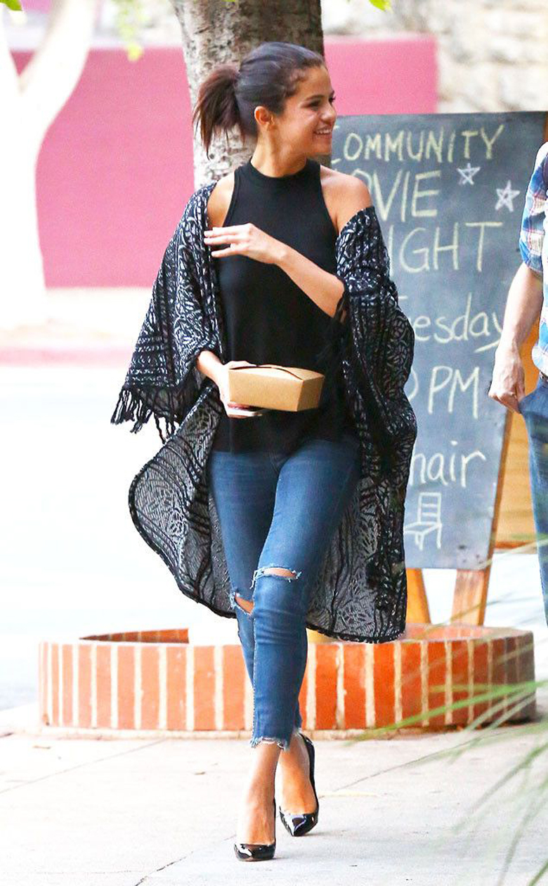 Selena Gomez Kimono Jacket Fashion Style Jeans