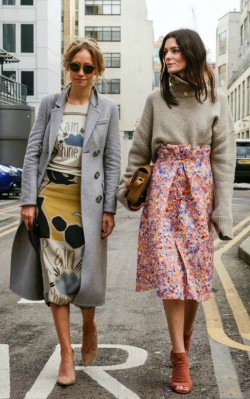 Grey oversized cashmere jumper/ sweater worn tucked into floral pink A-line skirt - shop the look