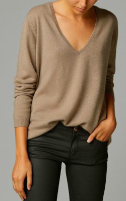 Beige v-neck cashmere sweater styled with dark jeans - shop the look