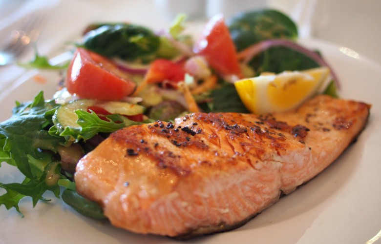 Top 5 ways to increase metabolism, omega-3 fatty acids, salmon on a bed of salad 