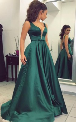 What to wear to a black tie gala - full length dark green ball gown with full skirt