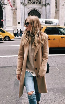 How to style a casual camel coat outfit - blue jeans and sunglasses, sweater and camel coat