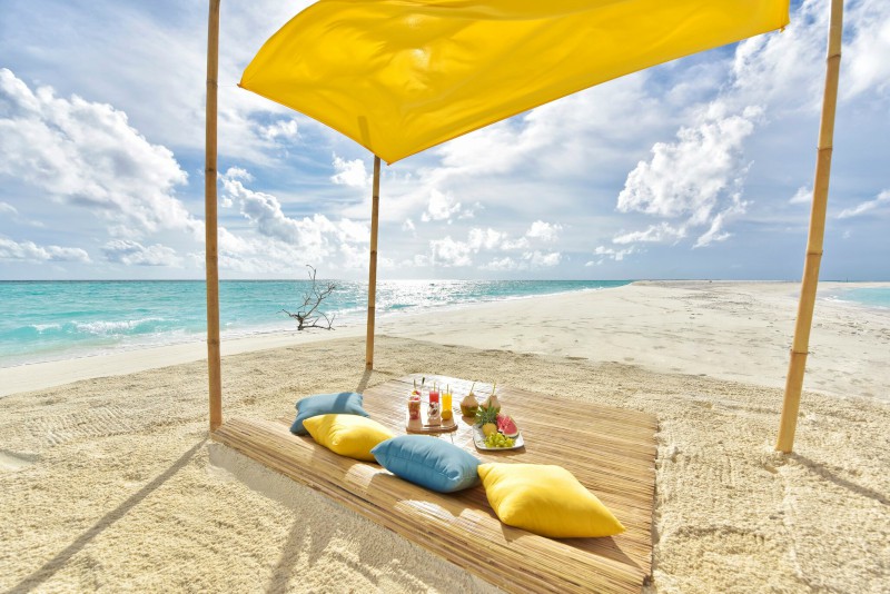 Destination dining in the Maldives - Fushi faru sandbank picnic 