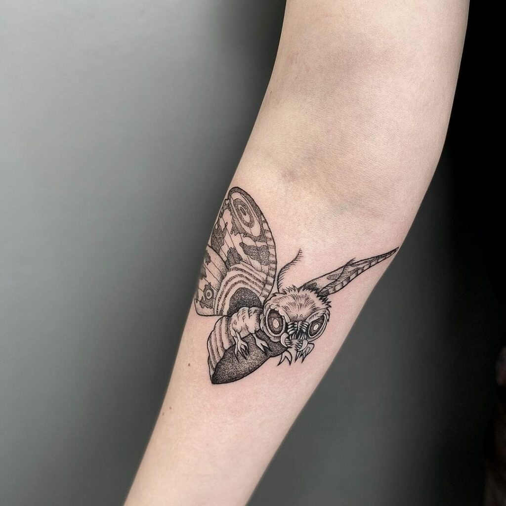 LMarjorie リンマージョリー  on Twitter Introducing my fresh ink  Tattoo by EpicInkHeather Artwork by MASHnishikawa GodzillaGirl  Godzilla Mothra tattoo YesImPale httpstcolLaD26d341  Twitter