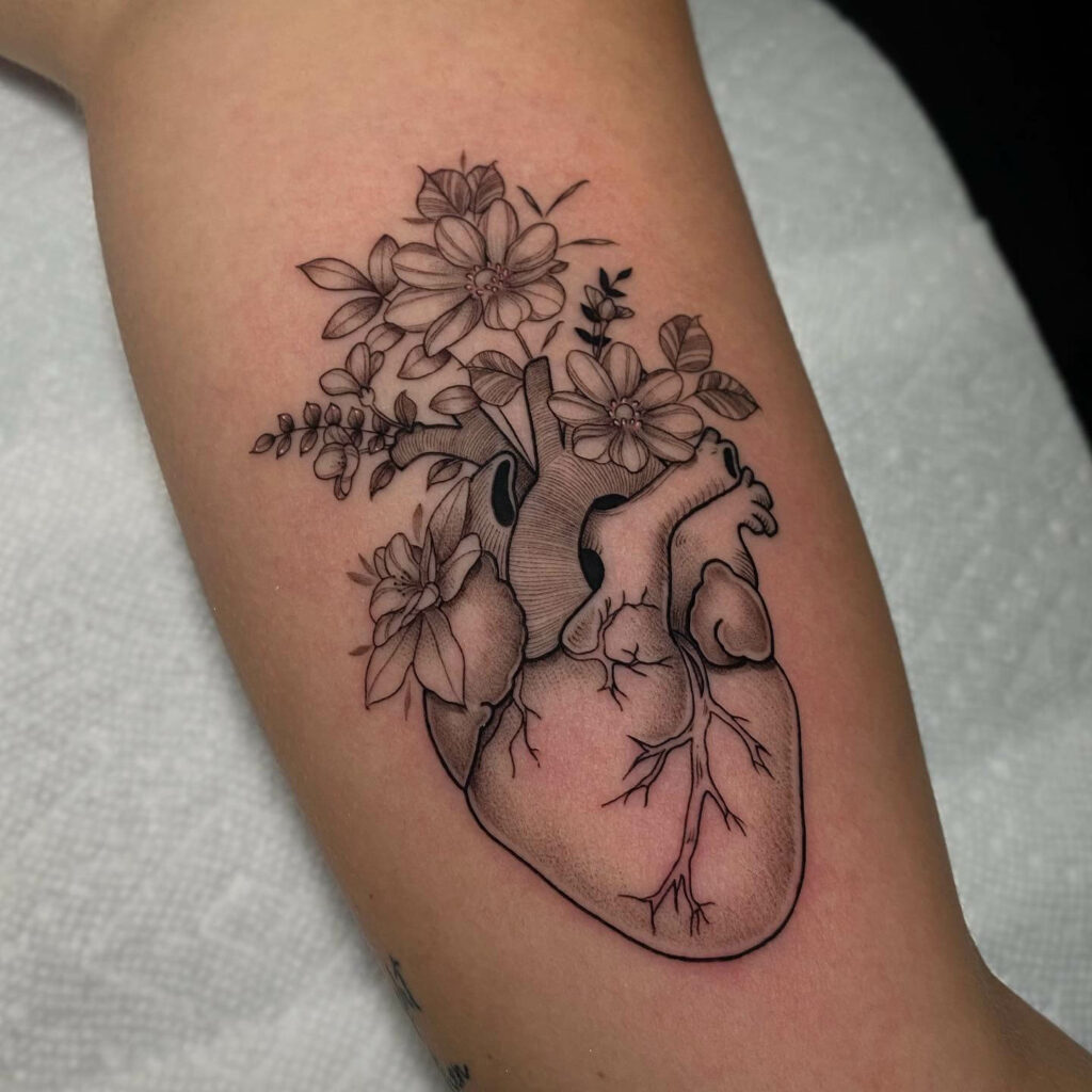 113 Anatomical Heart Tattoos That Reflect Your Emotions