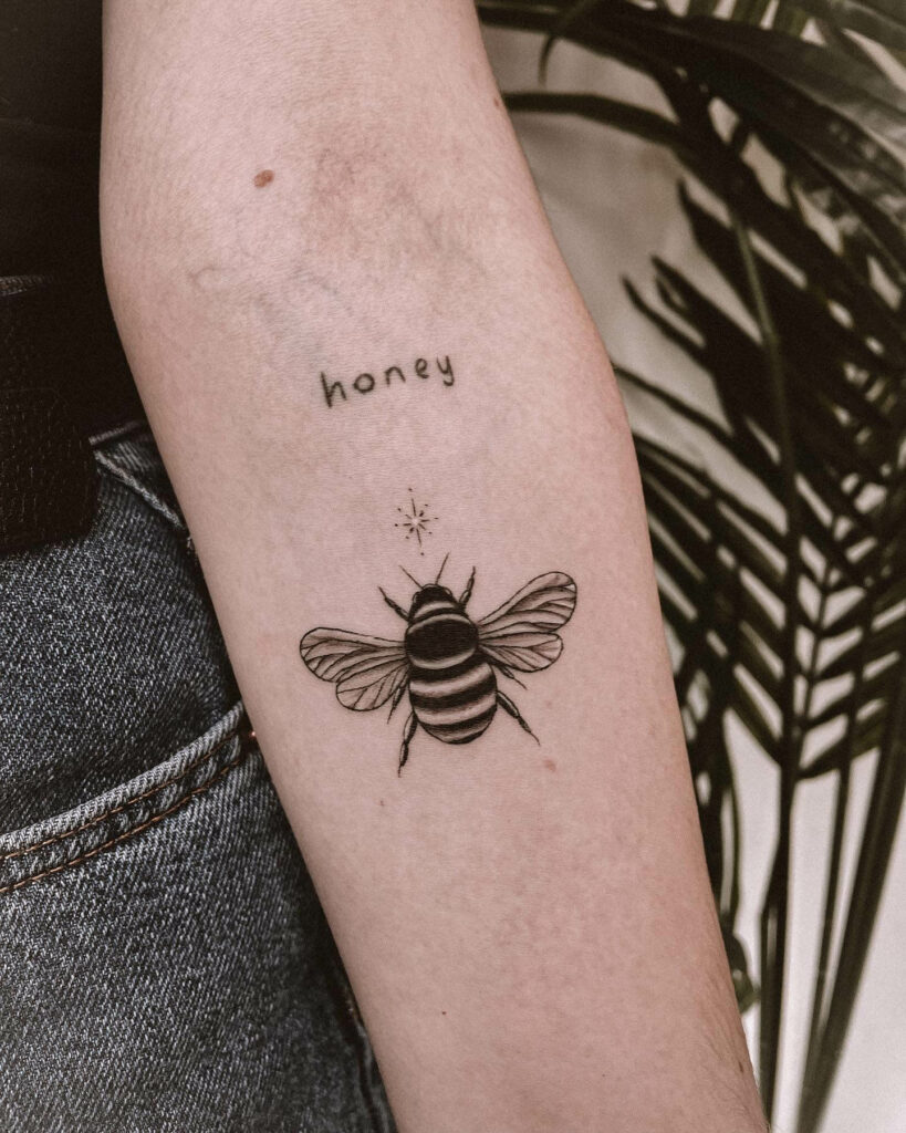 Adorable Honey Bee Tattoo Ideas for Girls