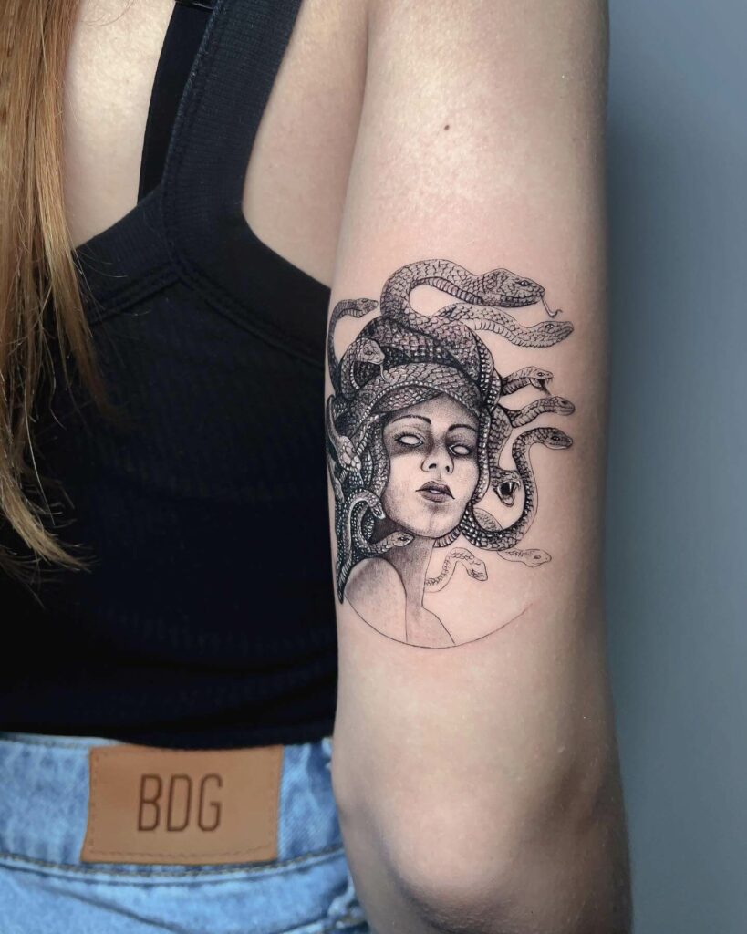 100 Beautiful Medusa Tattoos Youll Need to See  Tattoo Me Now  Tatuagem  braço inteiro feminino Tatuagem de manga Tatuagem