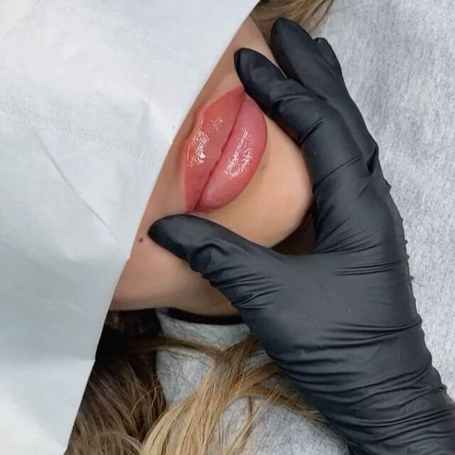 Elegant Lips Tattoo For Women