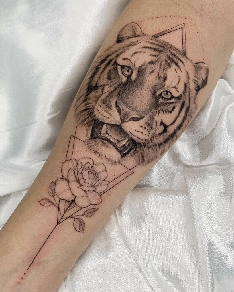 10+ Women's Feminine Tiger Tattoo Ideas That Will Blow Your Mind! alexie