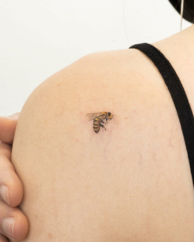 Simple and Small Bee Tattoo Ideas You Will Love