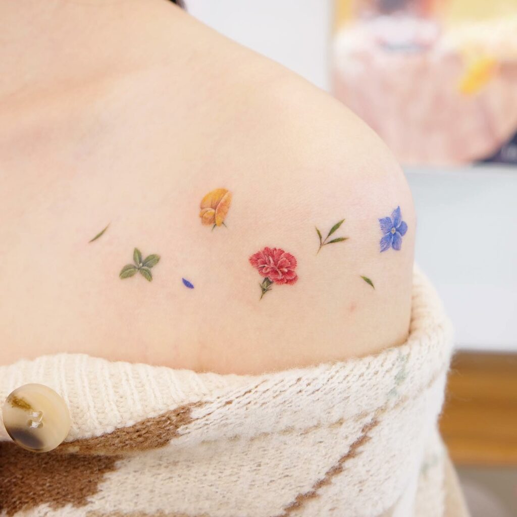 31 Beautiful and Charming Small Flower Tattoo Ideas to Inspire You in 2023