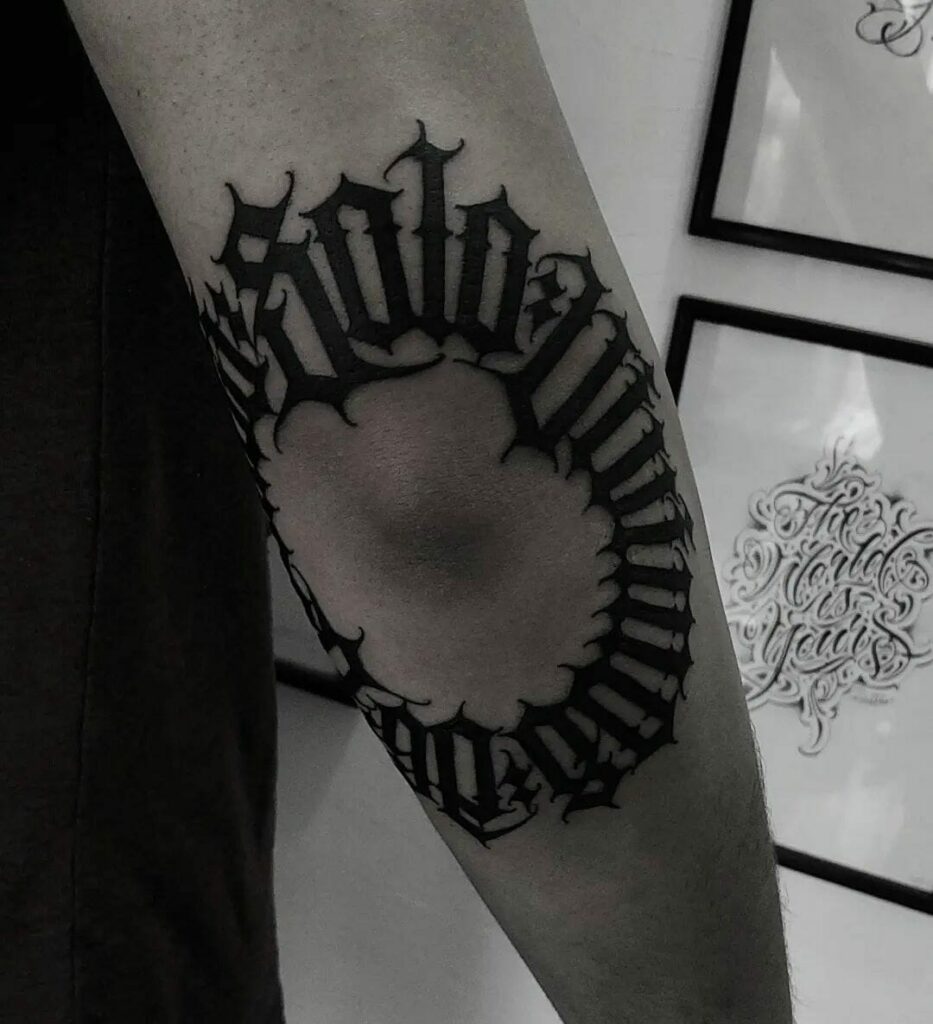 Anybody know the name of this tattooed fancy Gothic font  Graphic Design  Stack Exchange