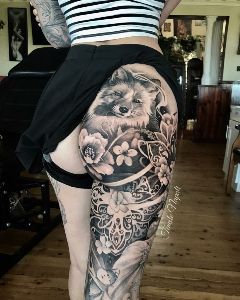 30 Elegant Thigh Tattoos For Women