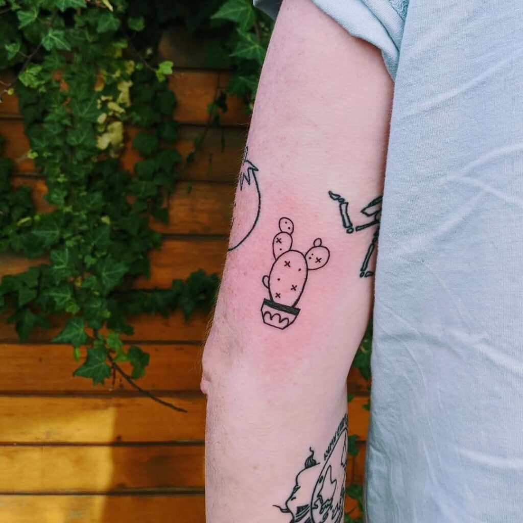 Totoro 토토로  tattoo tattoos art design illustration linetattoo   Small tattoos Trendy tattoos Minimalist tattoo