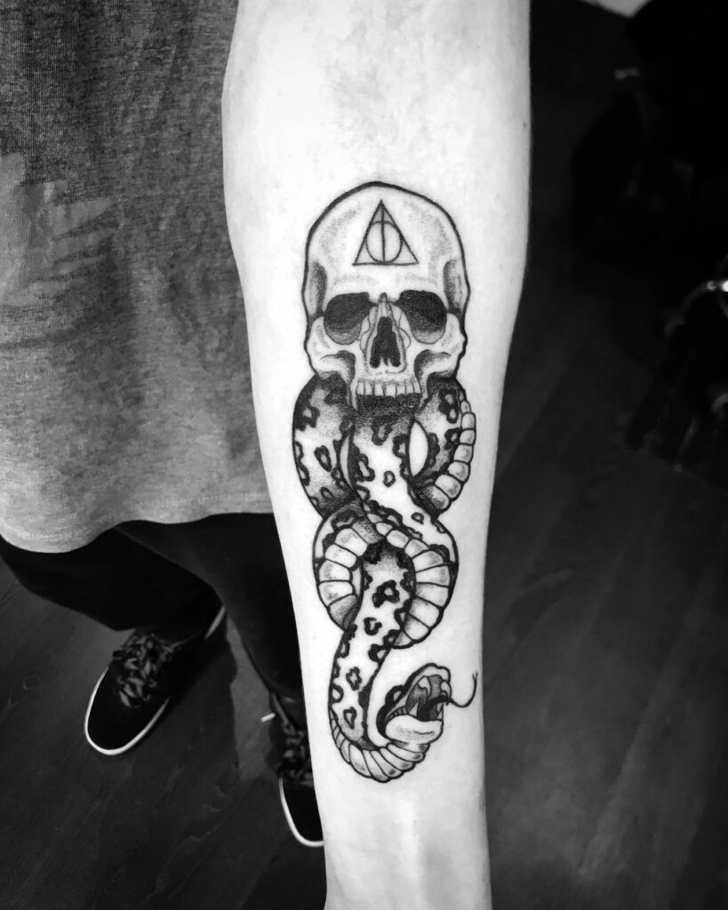 Dangerous Snake And Skull Tattoo