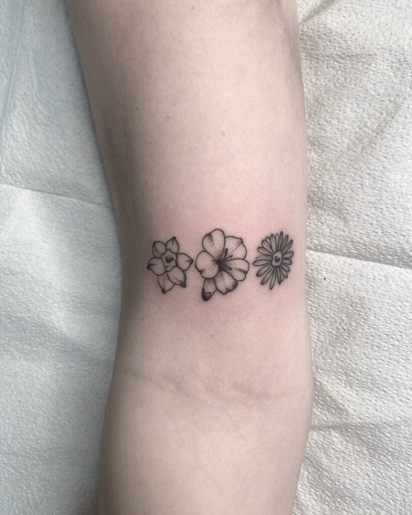 Elegant Minimalist Daisy Tattoo