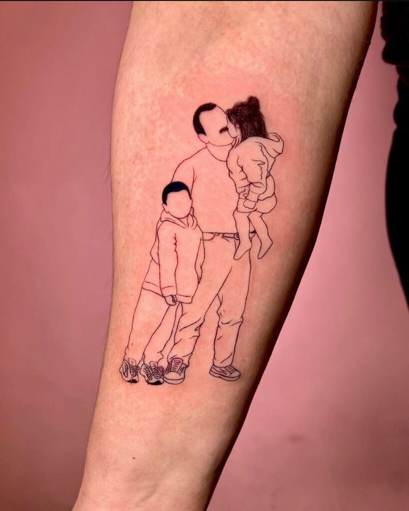 While in South Korea I also turned my favourite family portrait into a  permanent  Boas ideias para tatuagem Tatuagem minimalista Inspiração  para tatuagem