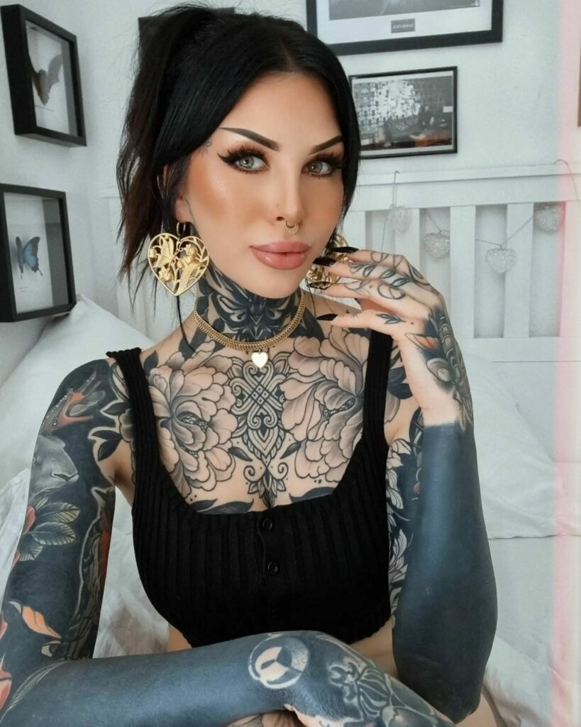 women tattoo portraits on mend neck｜TikTok Search