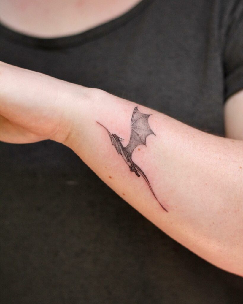 11+ Feminine Minimalist Tattoo Ideas That Will Blow Your Mind!