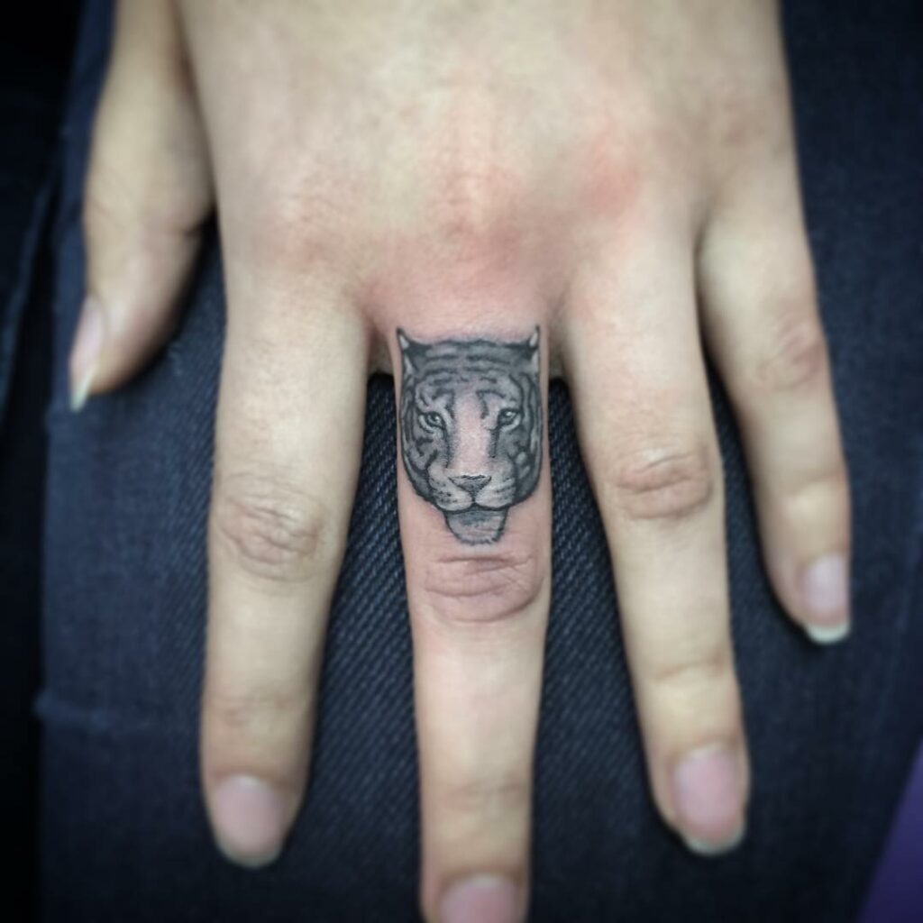 40 Awesome Finger Tattoos for Men and Women  TattooBlend