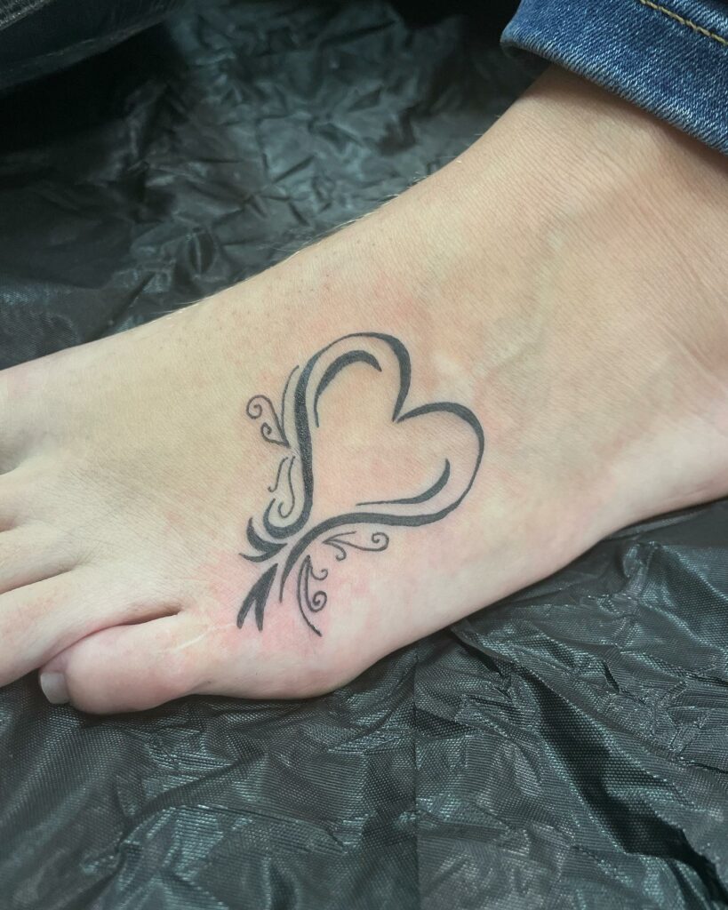 11+ Outline Heart Tattoo Ideas That Will Blow Your Mind!