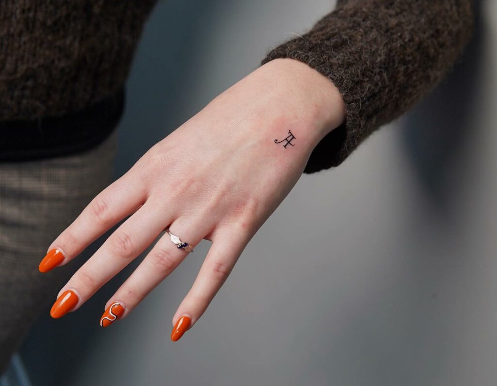 79 Hand Tattoos For Women with Meaning  Our Mindful Life