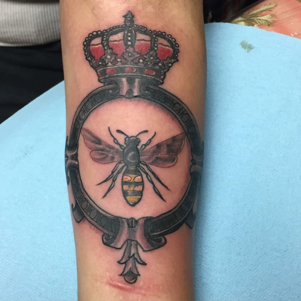 11+ Queen Bee Tattoo Ideas You Have To See To Believe! alexie