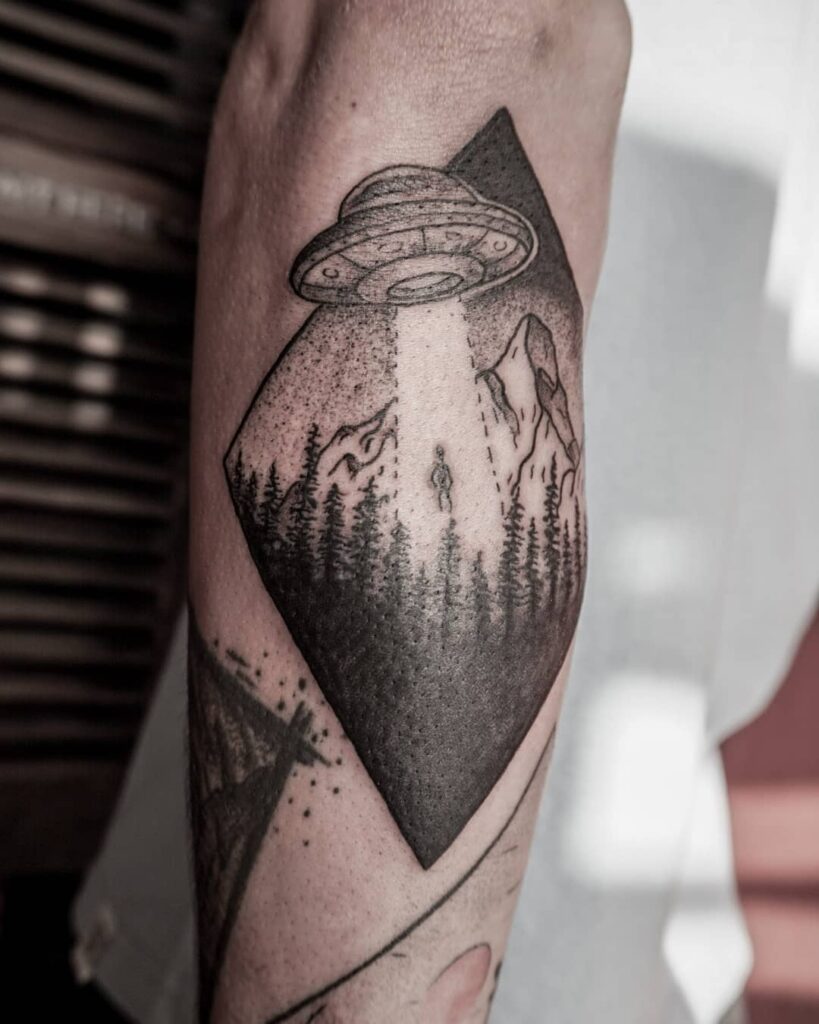 The Black UFO Flash Tattoo For Space Conspiracy Theorists