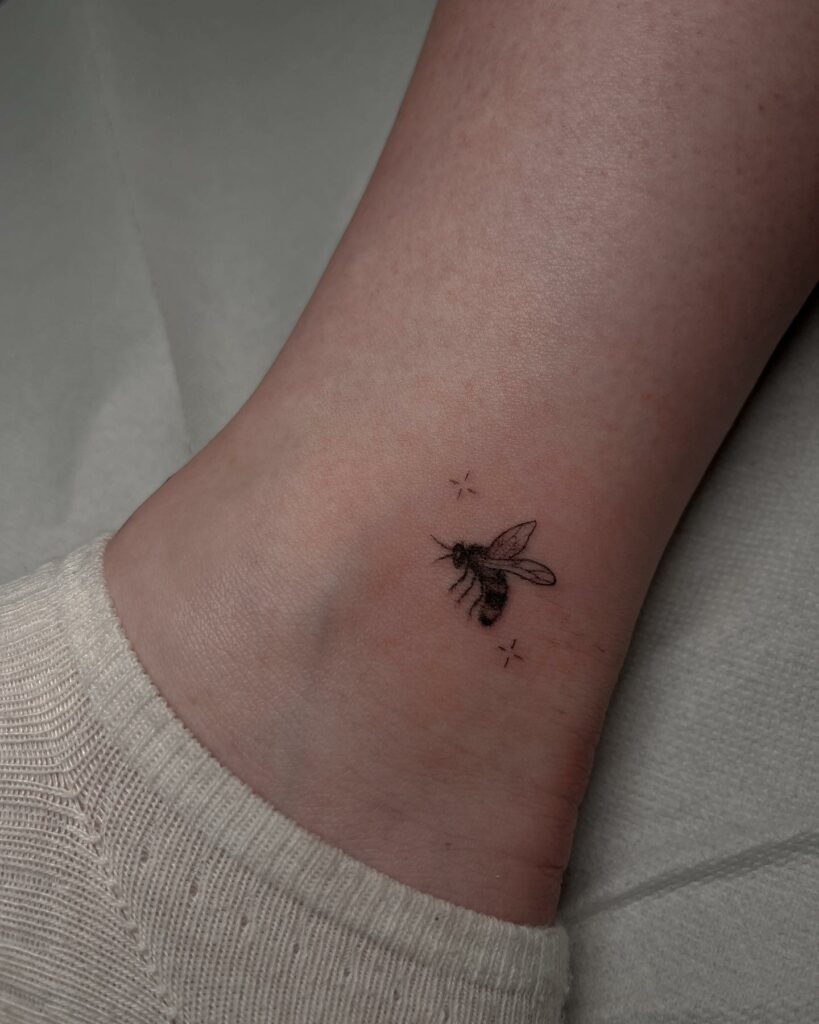 Very Cute Bee Tattoo Designs