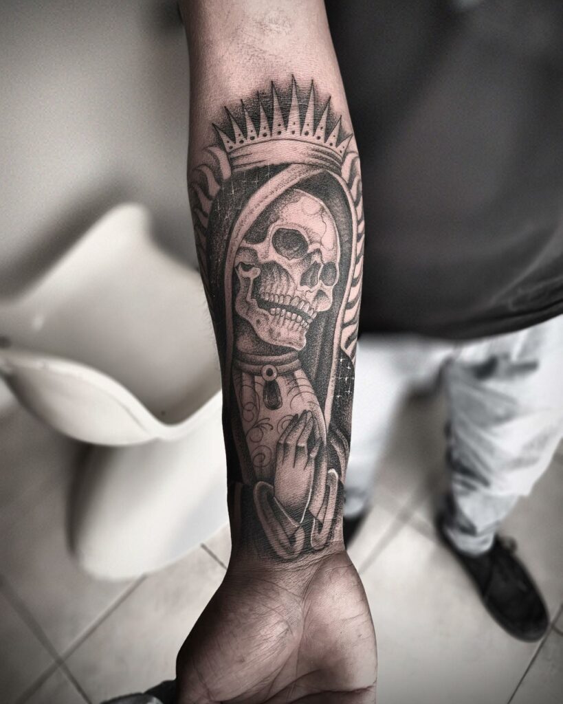 Discover more than 75 traditional santa muerte tattoo latest - in ...