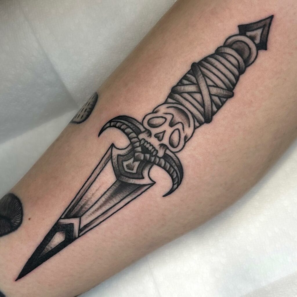 12 Traditional Dagger Tattoo Ideas  To Inspire You In 2023  alexie