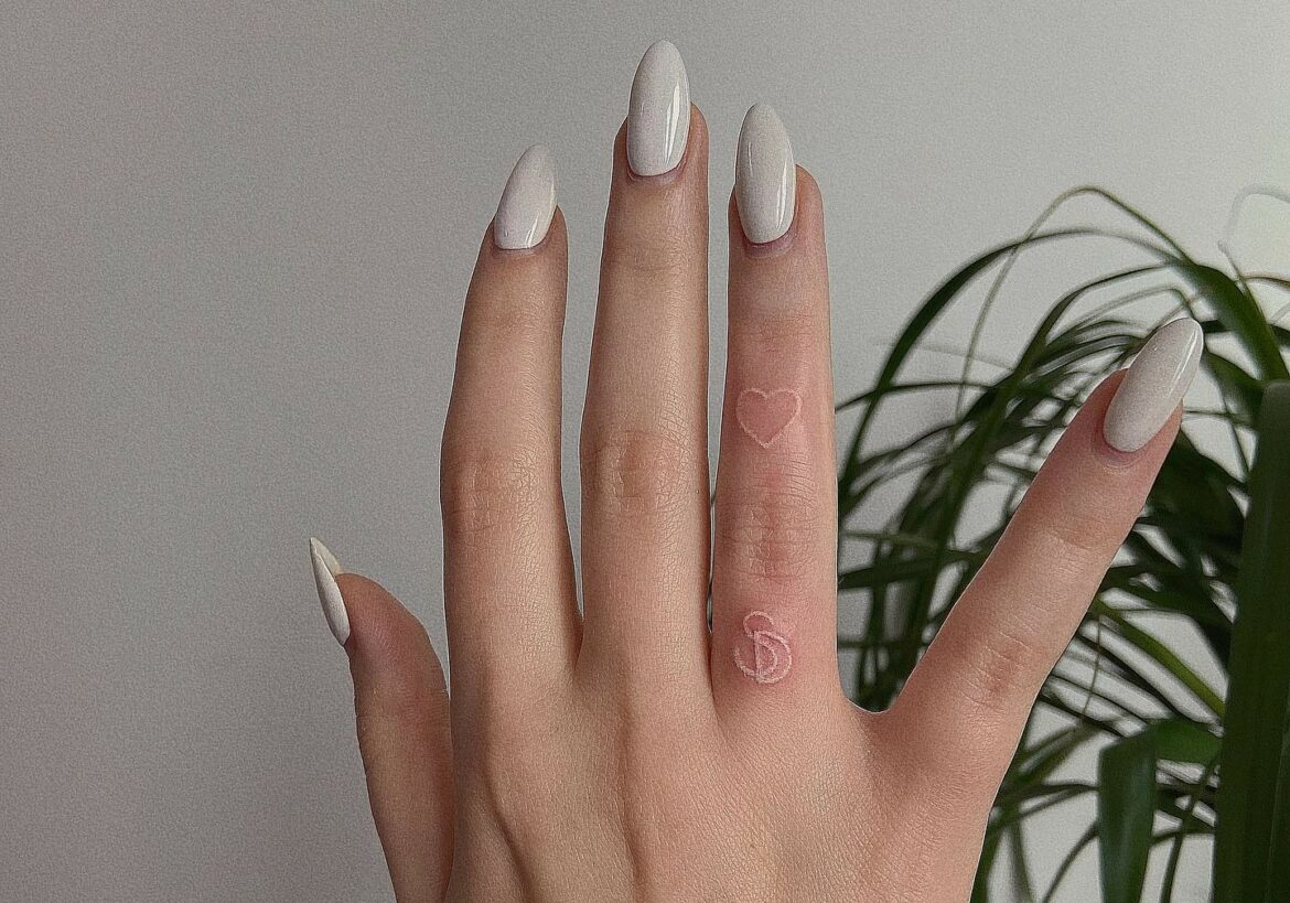 White Ink Tattoos Yes This A Thing Amazing Designs To Inspire You In white-ink-tattoos-yes-this-a-thing-amazing-designs-to-inspire-you-in