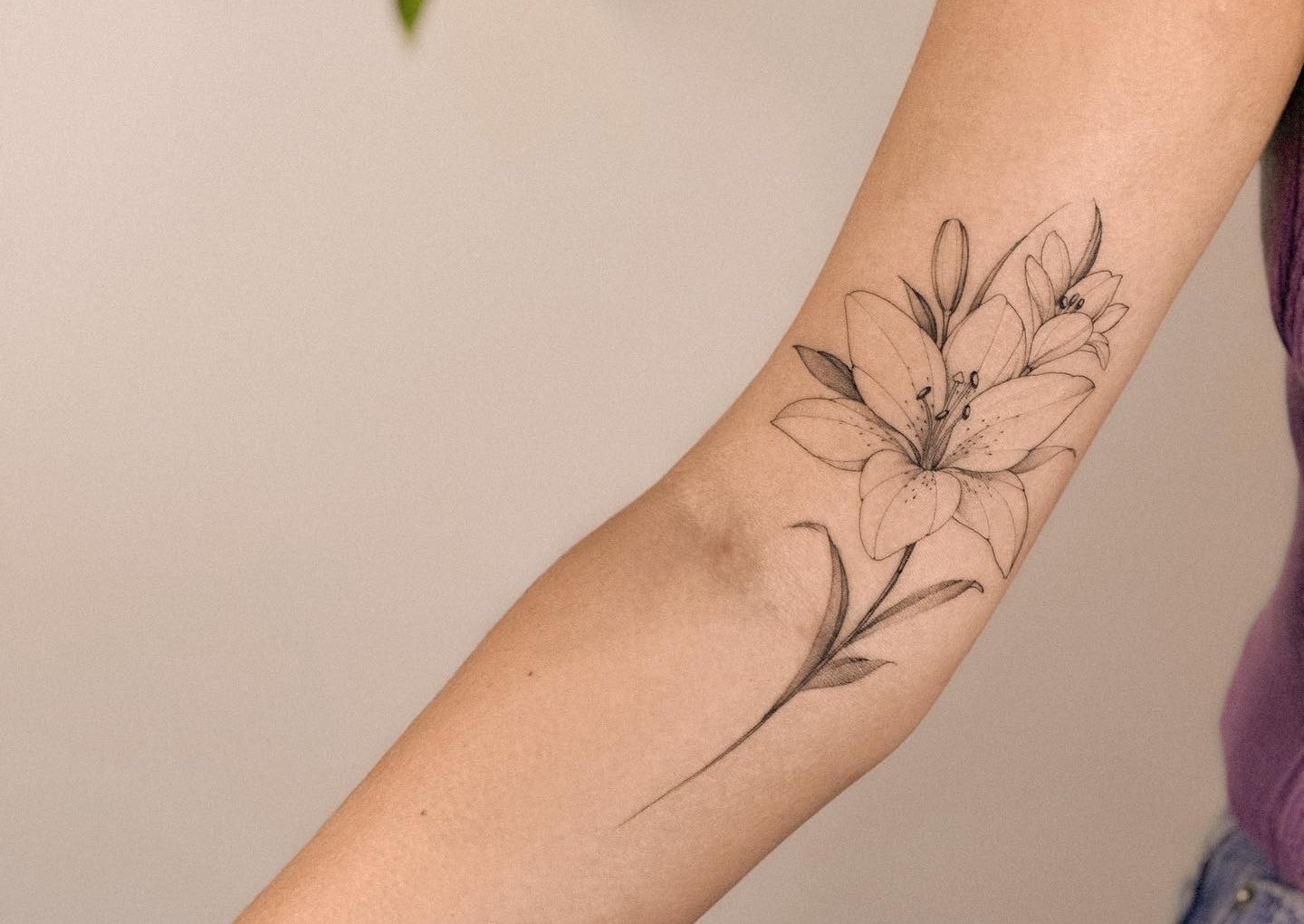 AMAZING LILY TATTOO DESIGNS + A DEEP DIVE INTO THEIR MEANINGS IN 2023 - alexie