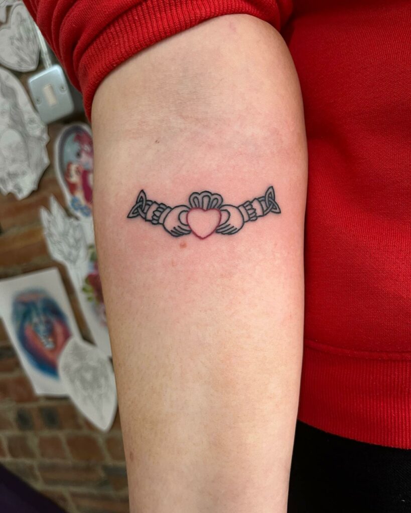 Top more than 70 claddagh celtic knot tattoo  incdgdbentre