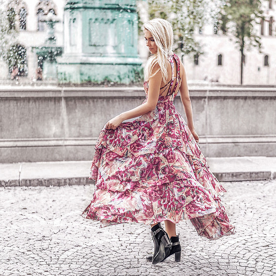ANKLE BOOTS WITH MAXI DRESS