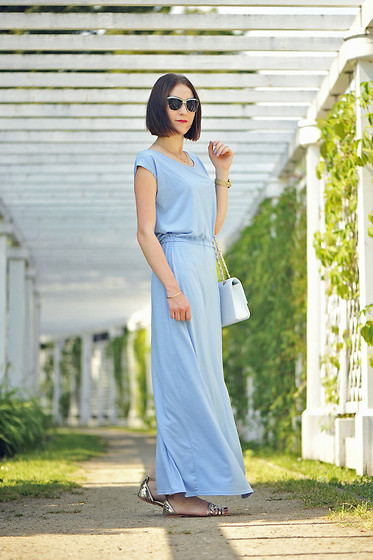 SANDALS WITH MAXI DRESS