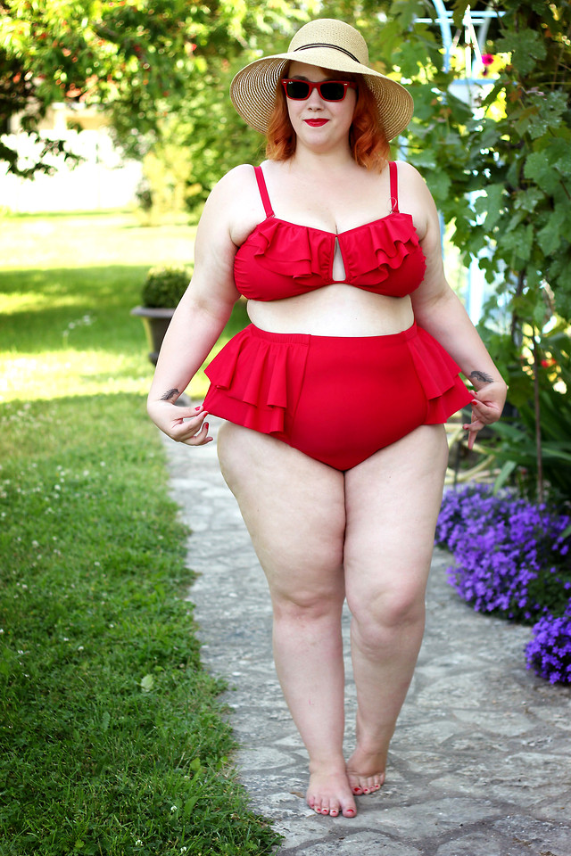 Do High Waisted Bikinis Really Hide Love Handles? - Sydne Style