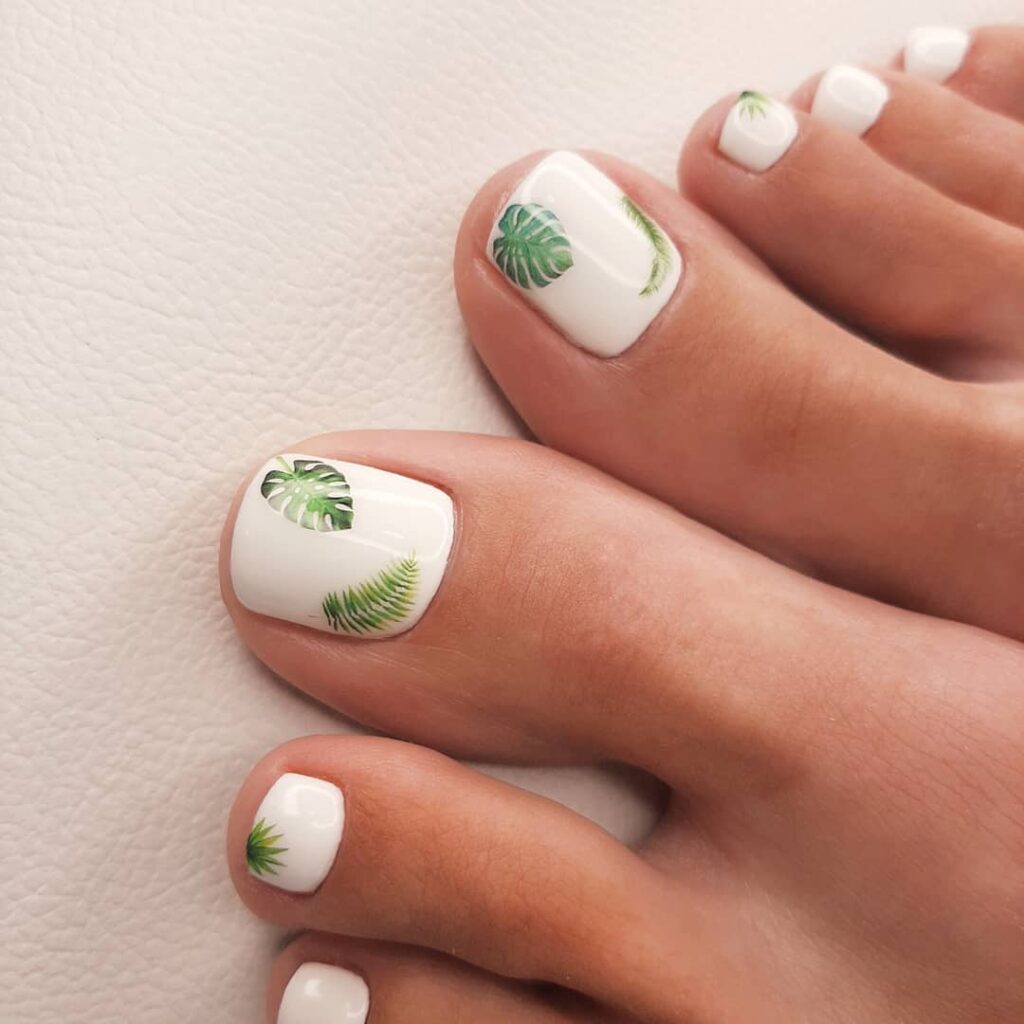 Palm Leaves Pattern on Toe Nails