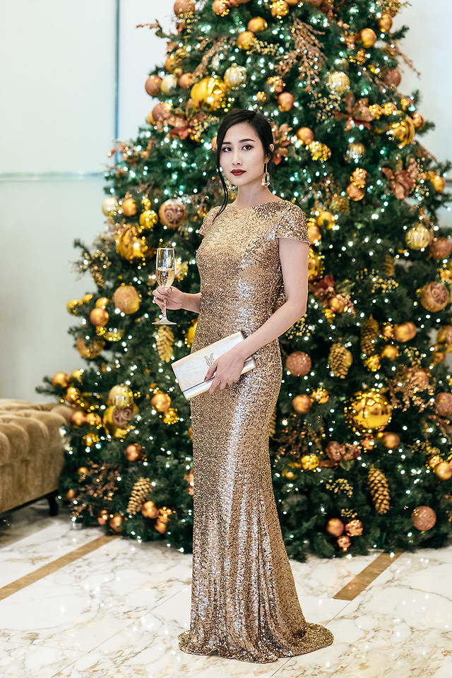golden dress with bag