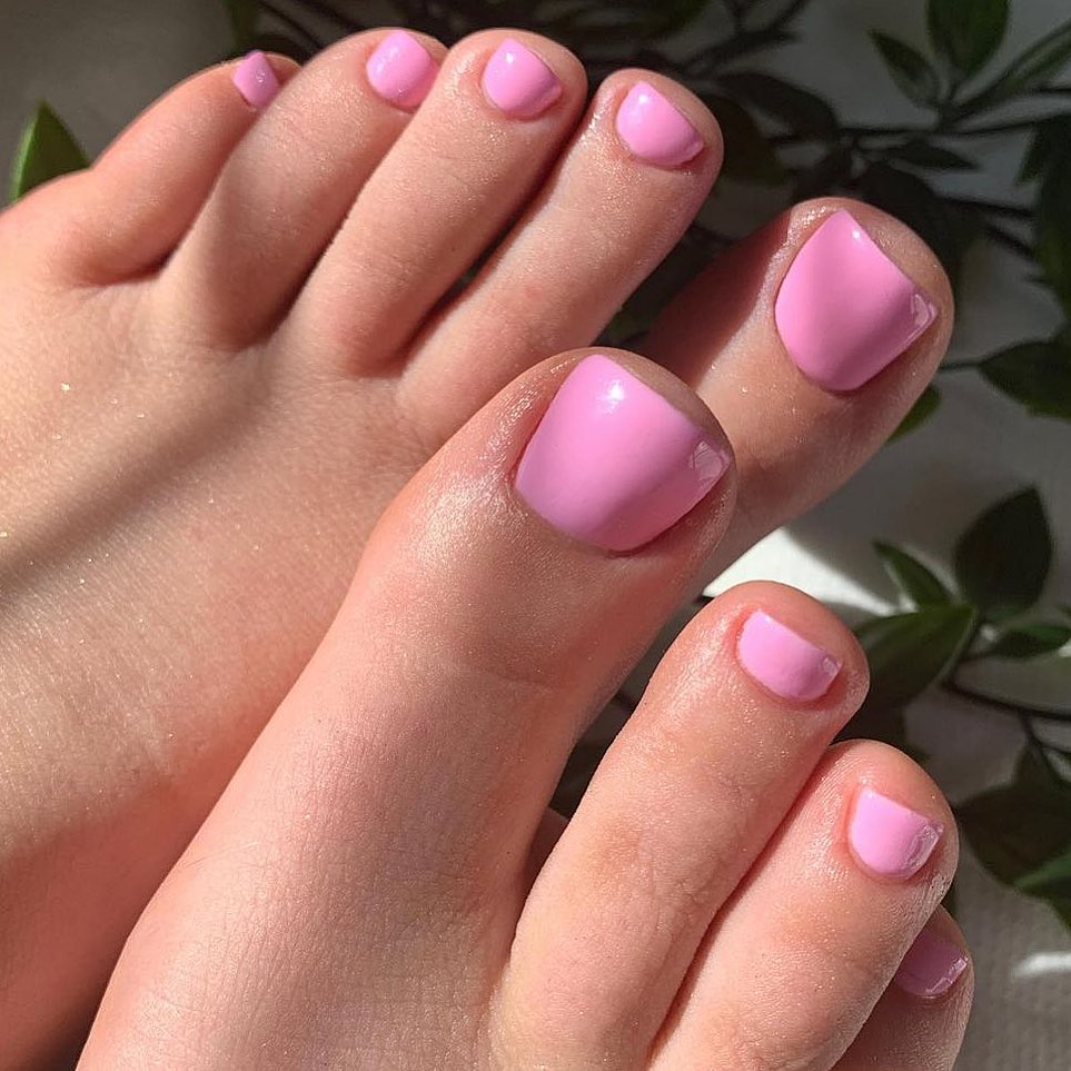 <h2 class="wp-block-heading">Elgnt Pink Pedicure</h2>