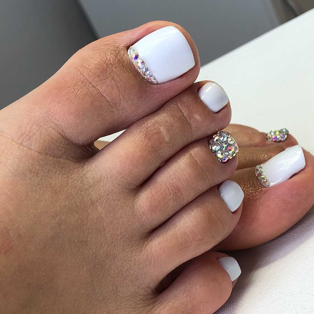 30 Wedding Pedicure Ideas to Match Your Bridal Look in 2024