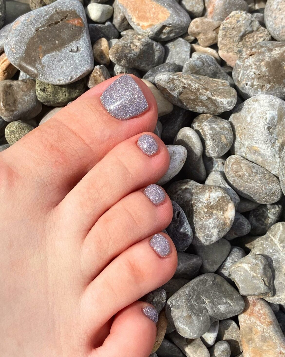 30 Festive Christmas Pedicure Ideas to Experiment with in 2024