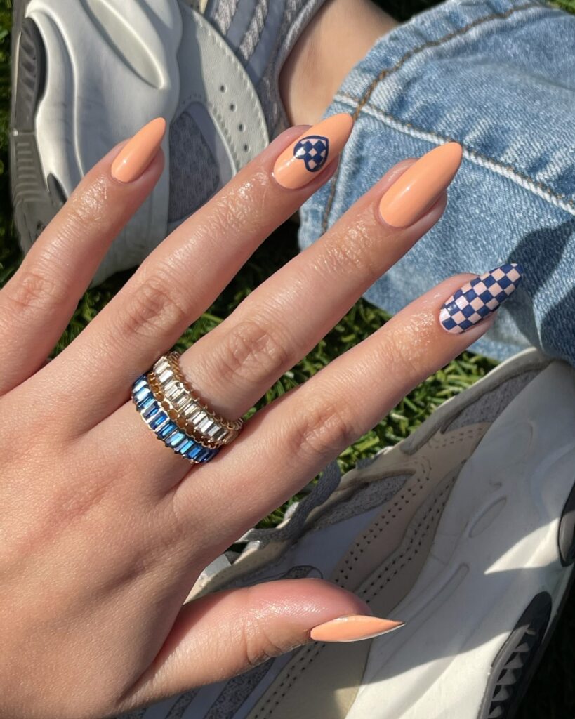 Checkered Claws
