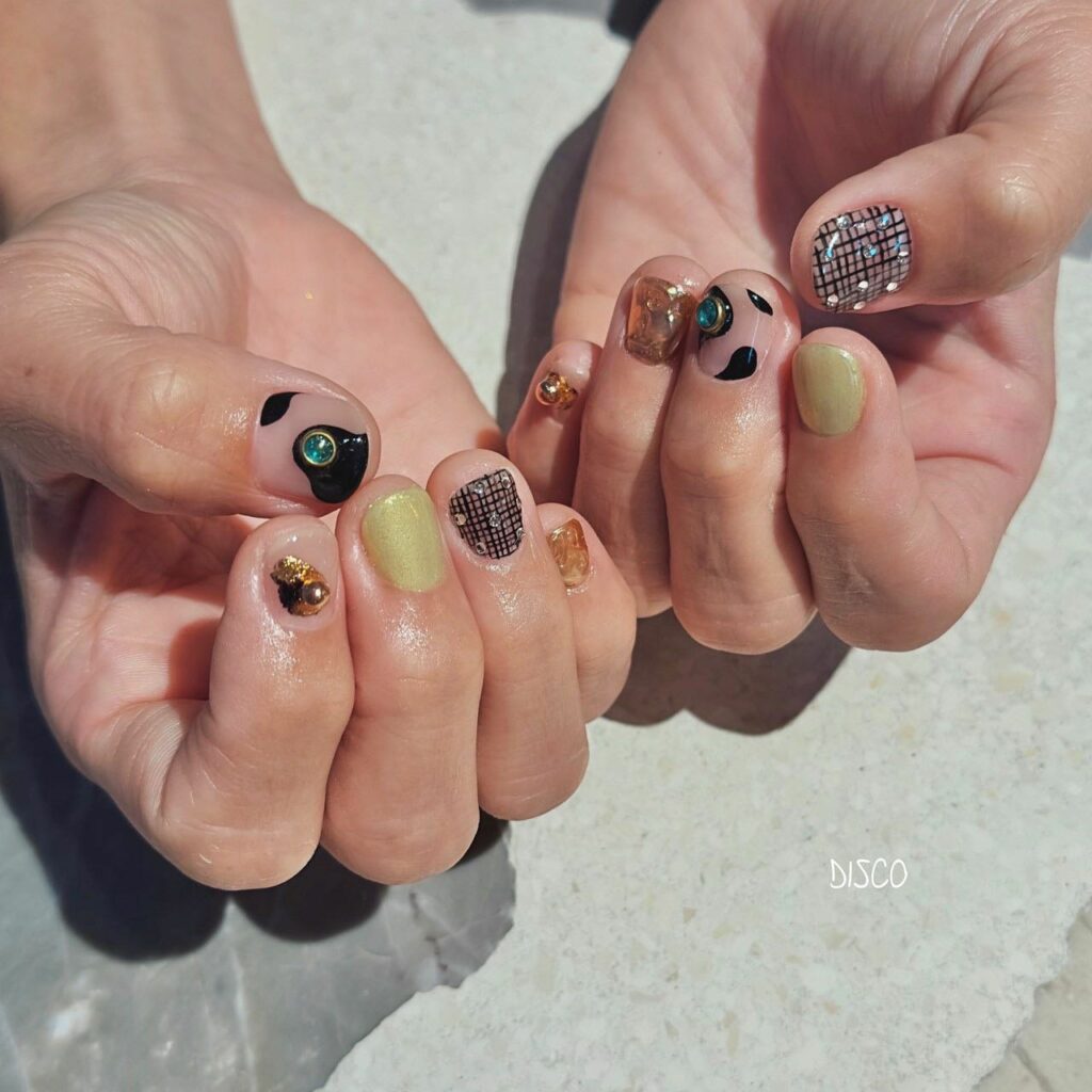 20 top simple gold and glittery diamond nail art ideas in 2024